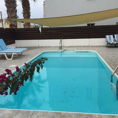Universal * Pafos
